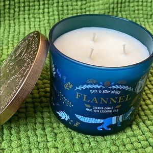 Bath & Body Works candle